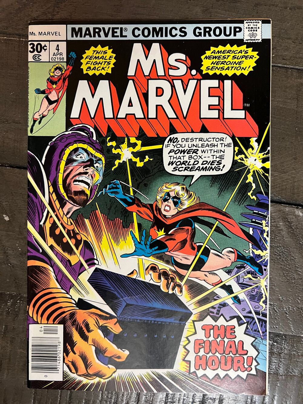 VINTAGE 1977 Marvel "MS. MARVEL" #4 - NM - Almost 50 Years Old!